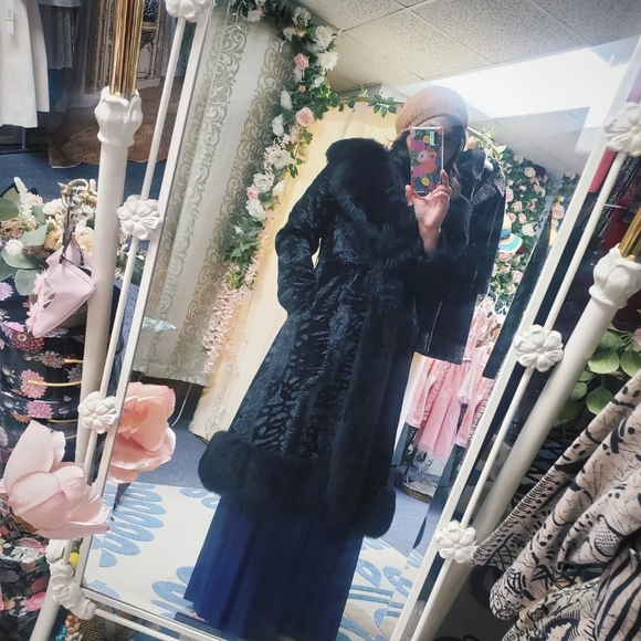 1960s Borella Made In England Styled by Sportowne Crushed Velvet Faux Fur Coat - Picture 7 of 8